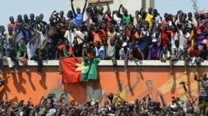 manifestanti in burkina