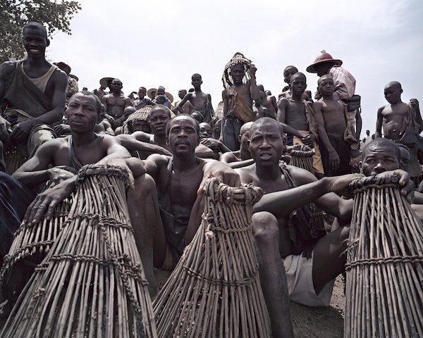 L'annuale assalto al pescosissimo lago Antogo in Mali