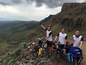 Ciclo-reporter per raccontare il dinamismo dell'Africa