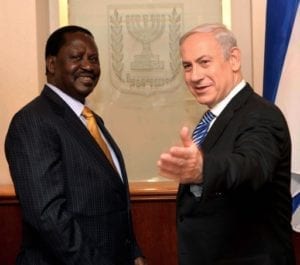 Il premier Benjamin Netanyahu insieme al premier keniano Raila Odinga 