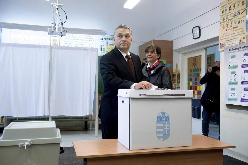 il premier orban vota al referendum sui flussi migratori
