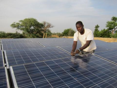 http://www.rfi.fr/afrique/20161023-senegal-bokhol-macky-sall-inaugure-plus-grande-centrale-solaire-afrique-ouest