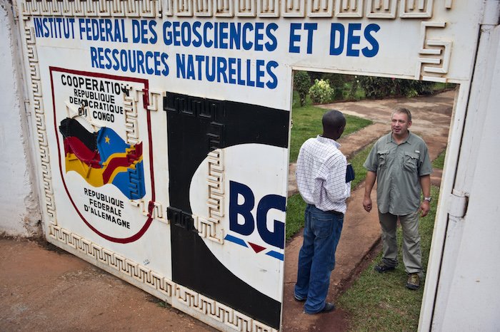 Rd Congo - L’uomo che scopre i minerali insanguinati