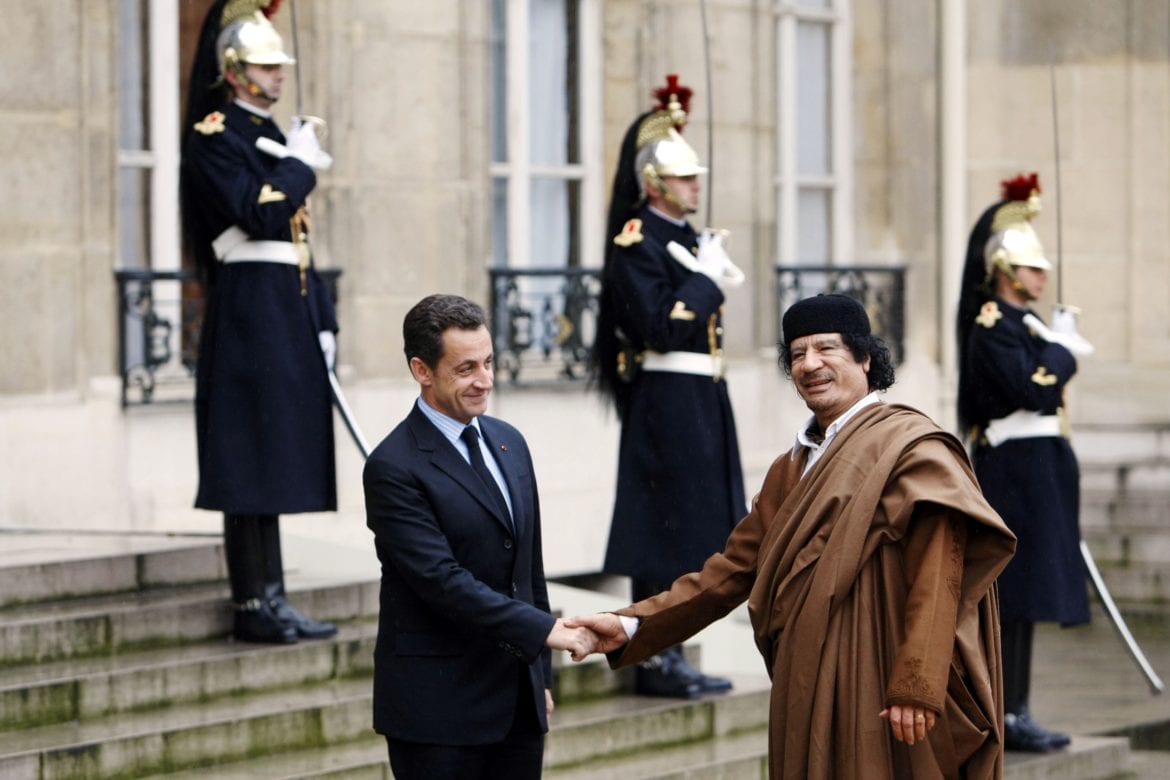 Nikolas Sarkozy e Muammar Gheddafi