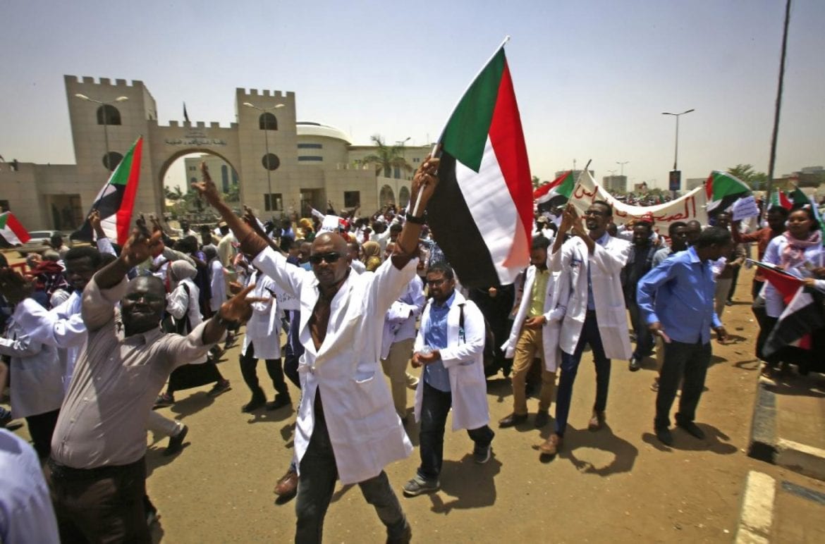 manifestanti sudanesi