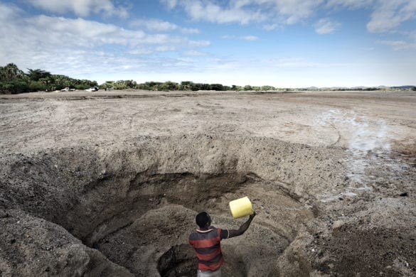 Kenya, Turkana County, 19th May 2017, Kalokol river – A man digs a hole to reach drinking water. During the drought the inhabitants of this area must dig deep holes (about 3 meters) in order to take drinking water from the kalokol river that flows undergro