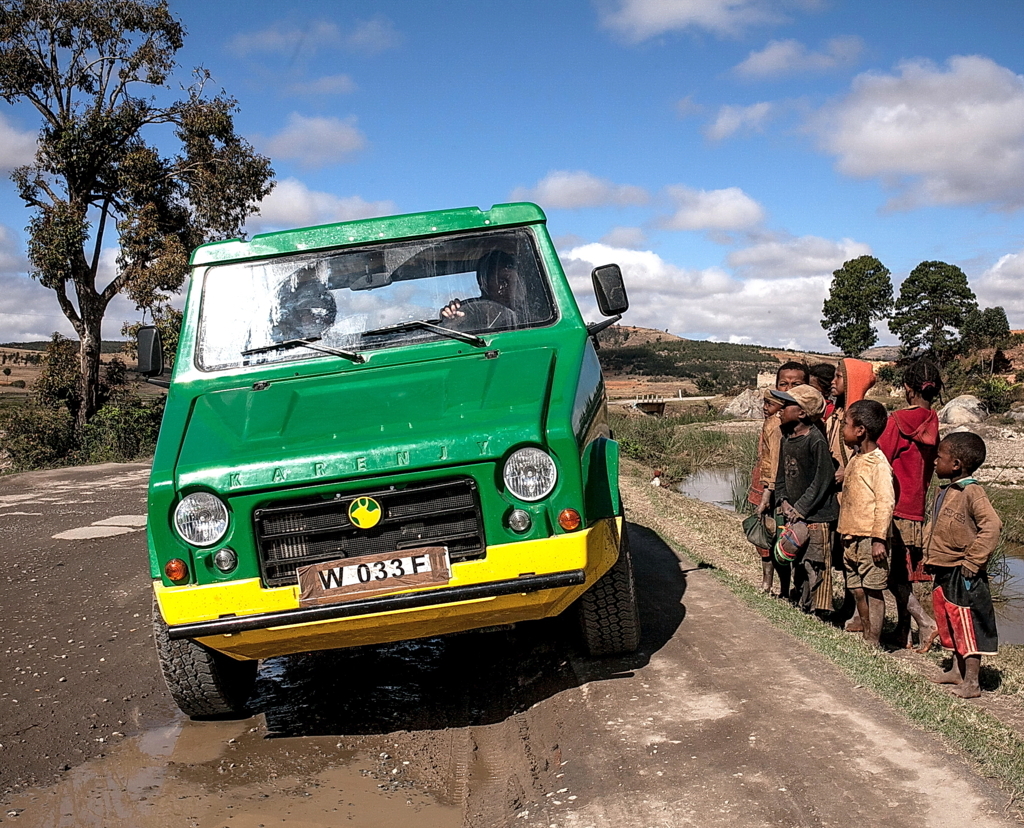 L’auto 100 made in Madagascar AFRICA