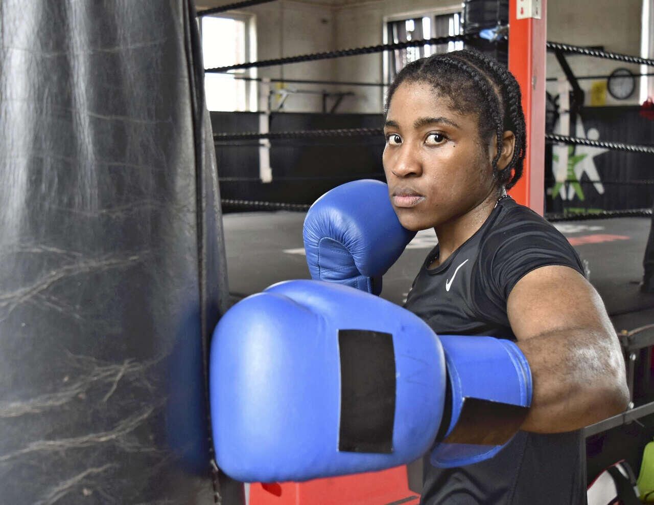 La storia di Cindy Ngamba: camerunese, rifugiata, pugile, persona