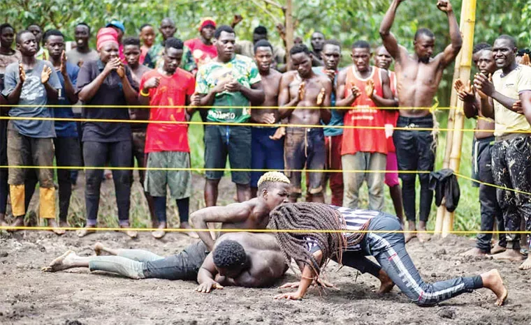 Uganda: wrestling nel fango, il sogno mondiale dei giovani di Mukono