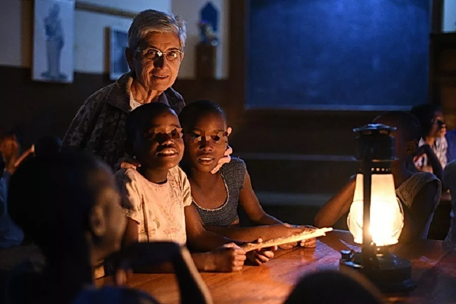 A Lodi un dialogo con Suor Isella, la missionaria che in Congo accoglie bambini accusati di stregoneria