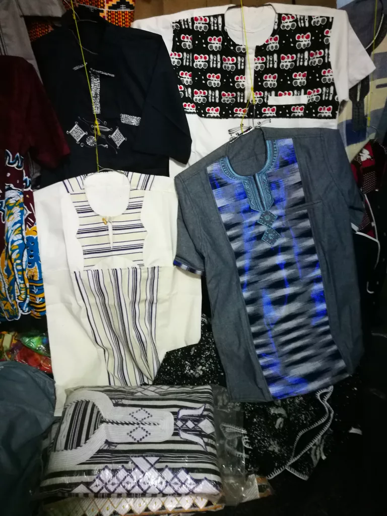 abbigliamento camice con Faso Dan Fani, Burkina Faso