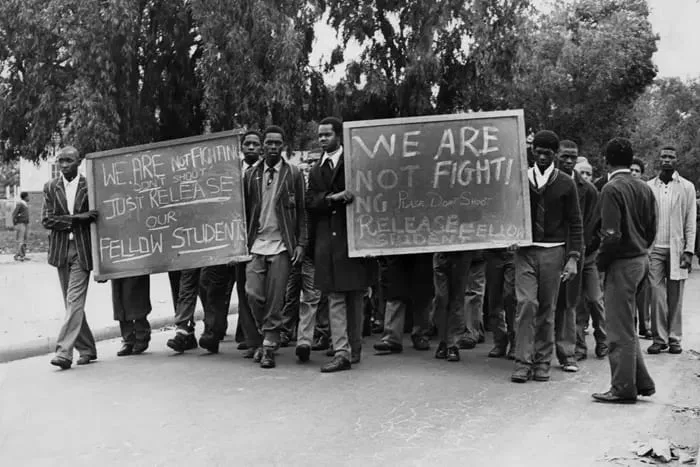 Studenti in protesta a Soweto, Sudafrica