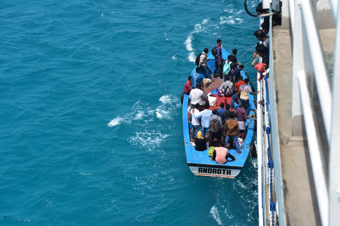 migranti barca